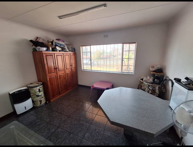 3 BEDROOM HOUSE FOR SALE IN VANDERBIJLPARK SE 6